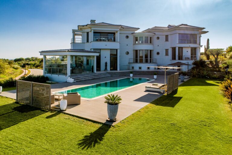 Luxury Real Estate Agent Strategies: How Multi-Million Dollar Agents Dominate the Market