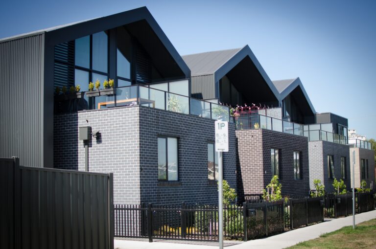 Title: Top iBuyer Companies: In-Depth Look at Leading Instant Home Buying Firms